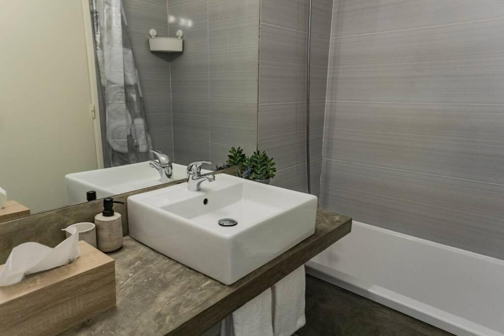 Lalitana Center Apartment Лагос Екстериор снимка