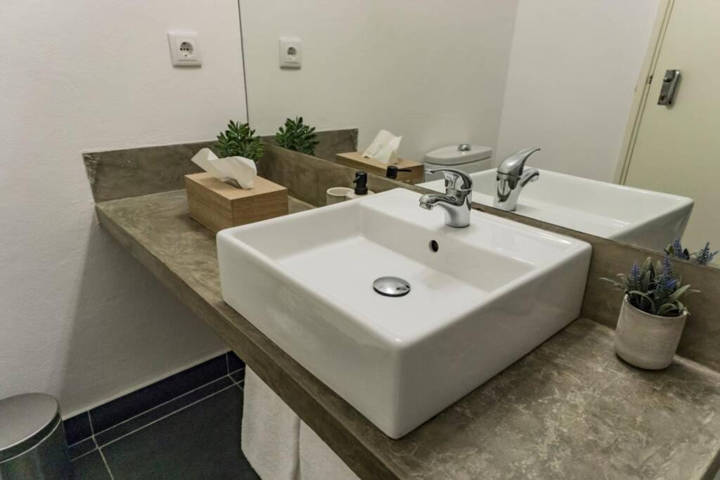 Lalitana Center Apartment Лагос Екстериор снимка